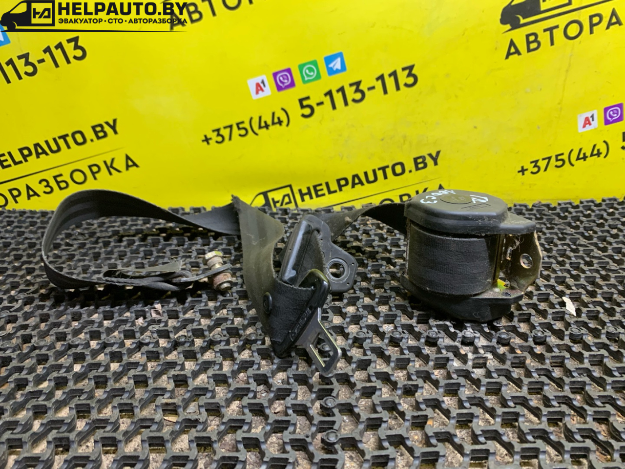 ремень безопасности Audi 100 С3 1986, 1.8 л., бензин, МКПП, белый, универсал, передний привод - фото №1