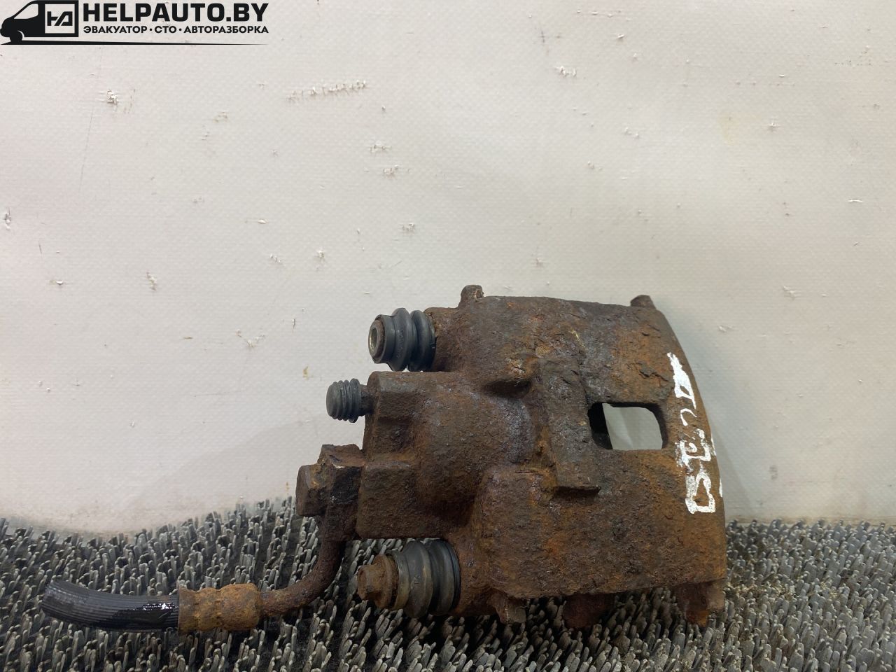 суппорт задний правый Chrysler Neon 1 поколение 1996, 2.0 л., бензин, МКПП, синий, седан, передний привод - фото №1