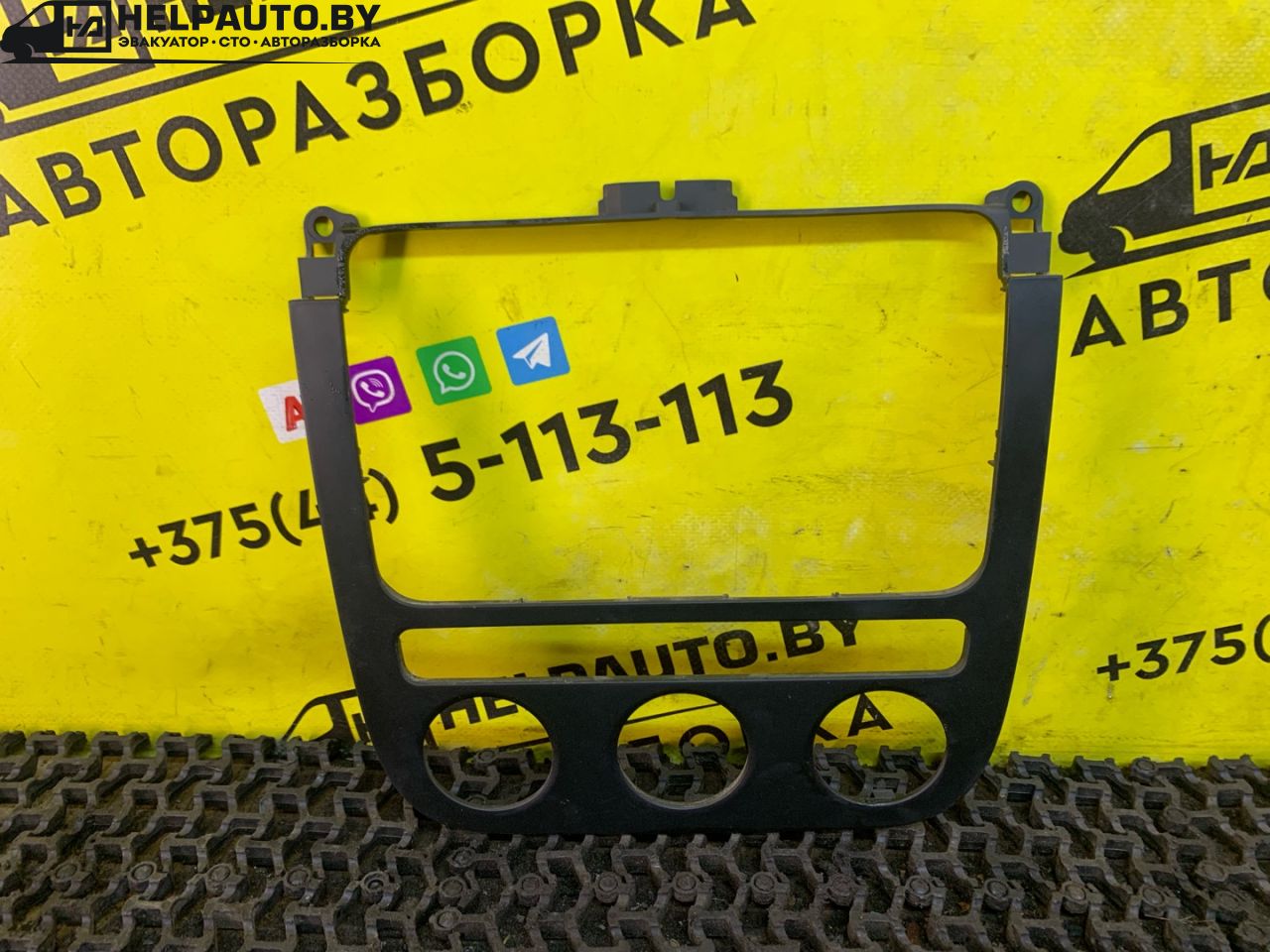 рамка под магнитолу Volkswagen Golf 5 поколение 2008, 1.4 л., BUD, бензин, 5МКПП, синий, хетчбэк 5 дв., передний привод - фото №1