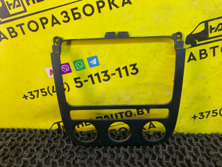рамка под магнитолу Volkswagen Golf 5 поколение 2008, 1.4 л., BUD, бензин, 5МКПП, синий, хетчбэк 5 дв., передний привод