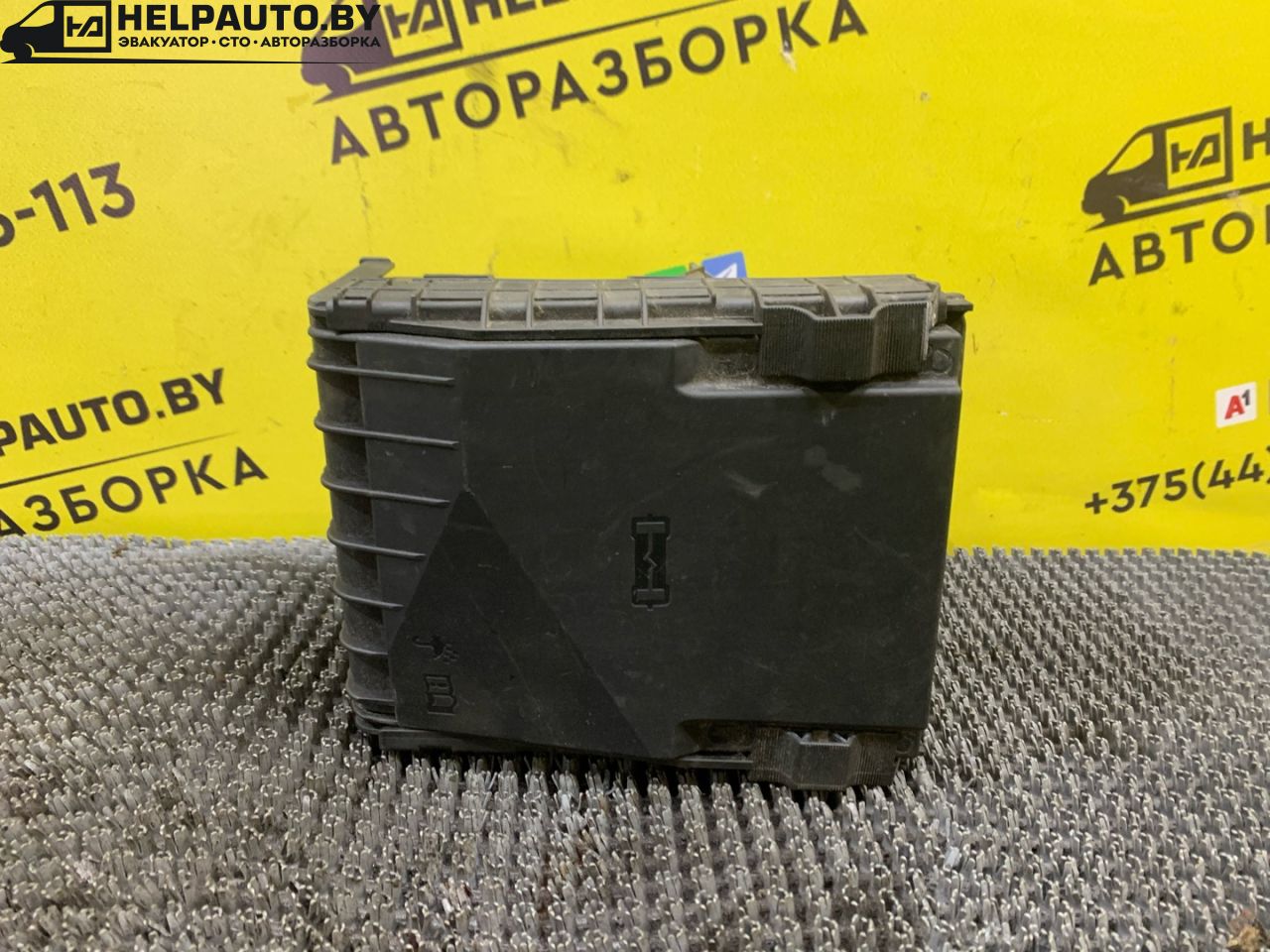 блок предохранителей Volkswagen Golf 5 поколение 2008, 1.4 л., BUD, бензин, 5МКПП, синий, хетчбэк 5 дв., передний привод - фото №1