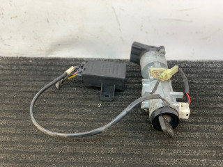 замок зажигания Daewoo Nubira J100 1998, 1.6 л., бензин, МКПП, зелёный металлик, хетчбэк 5 дв.