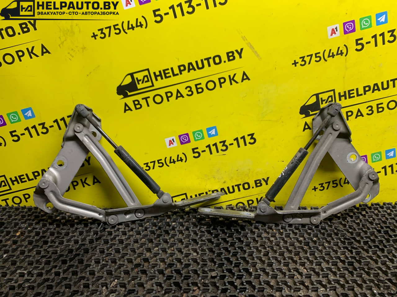 петля крышки багажника Opel Vectra B 1996, 1.7 л., X 17 DT (TC4EE1), дизель, МКПП, серебро, хетчбэк 5 дв., передний привод - фото №1