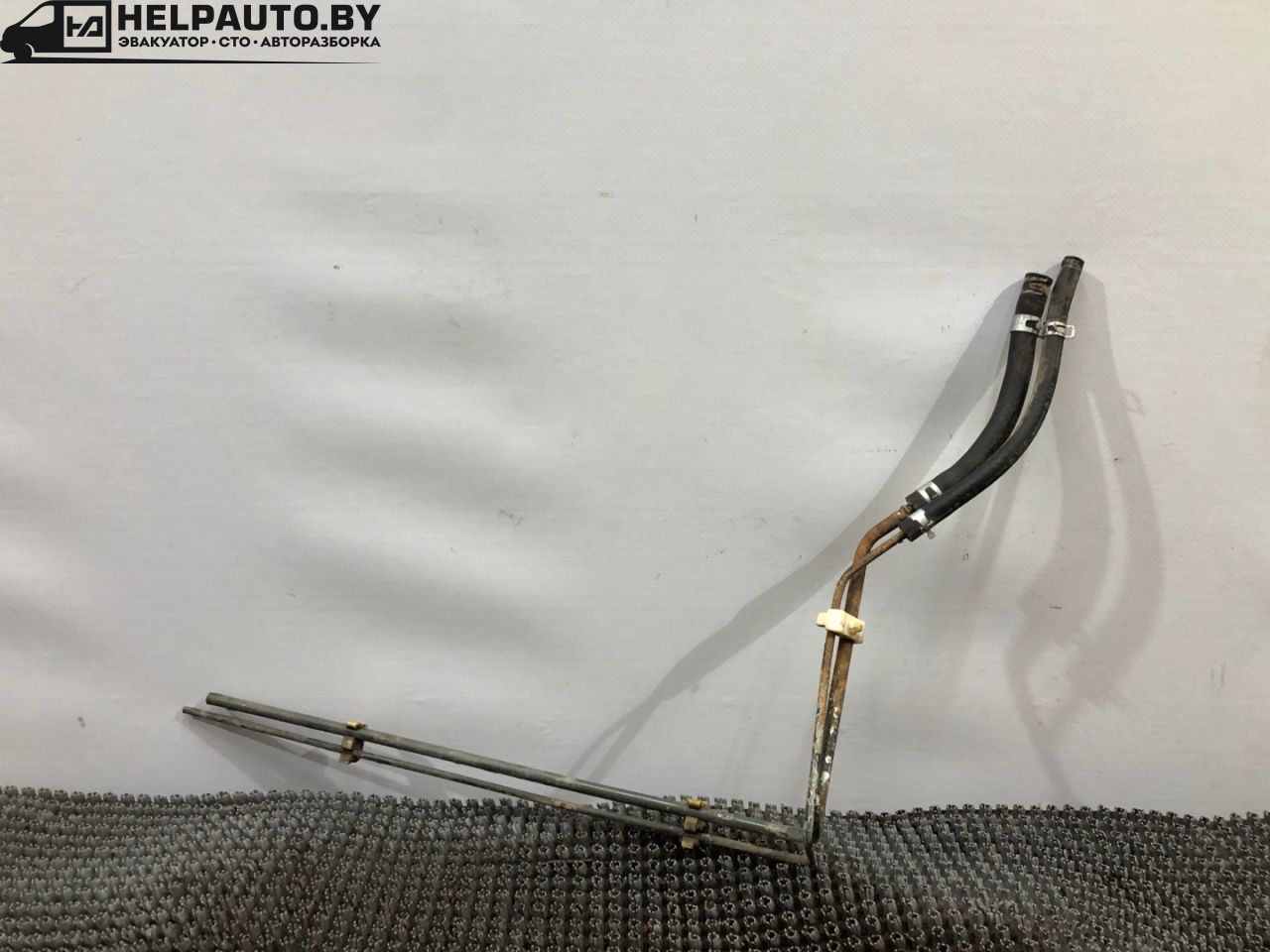 трубка топливная Nissan Serena C23 1992, 2.0 л., дизель, МКПП, серебро, минивэн, передний привод - фото №1