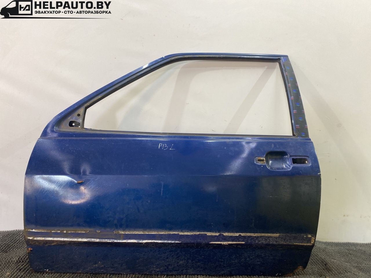 дверь передняя левая Volkswagen Polo 2 поколение 1990, 1.3 л., бензин, МКПП, синий, хетчбэк 3 дв., передний привод - фото №1