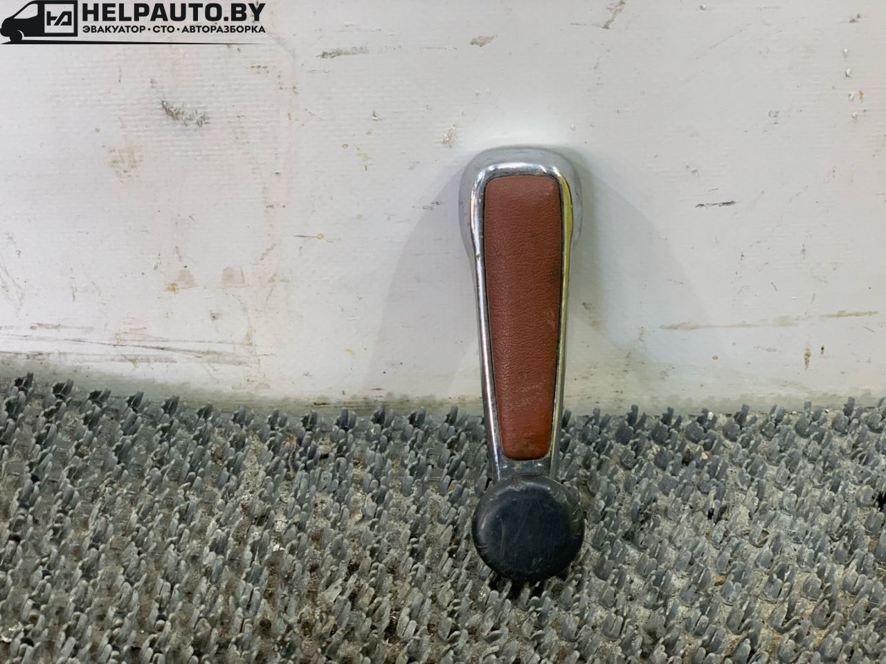ручка стеклоподъемника Mercedes-Benz W123 W123 1983, 3.0 л., дизель, МКПП, седан - фото №1
