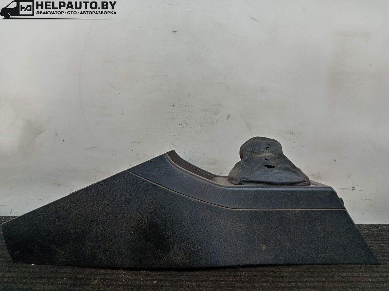 консоль салона Audi 80 B3 89/B3 1991, 1.8 л., бензин, МКПП, серебристый, седан, передний привод, 893863243 - фото №1