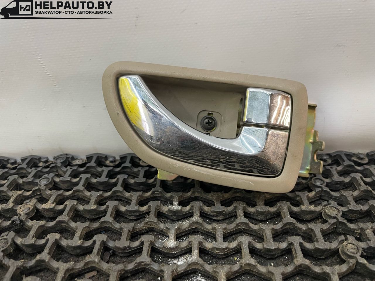 ручка внутренняя передняя правая Kia Sorento 1 поколение 2004, 2.5 л., CRDi, D4CB, дизель, АКПП, серебристый, внедорожник 5 дв., полный подключаемый привод - фото №1