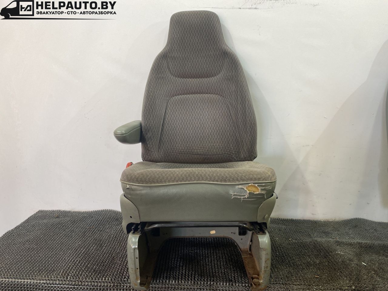 сиденье переднее Plymouth Voyager 3 поколение 1998, 2.4 л., бензин, АКПП, зелёный, минивэн, передний привод - фото №1