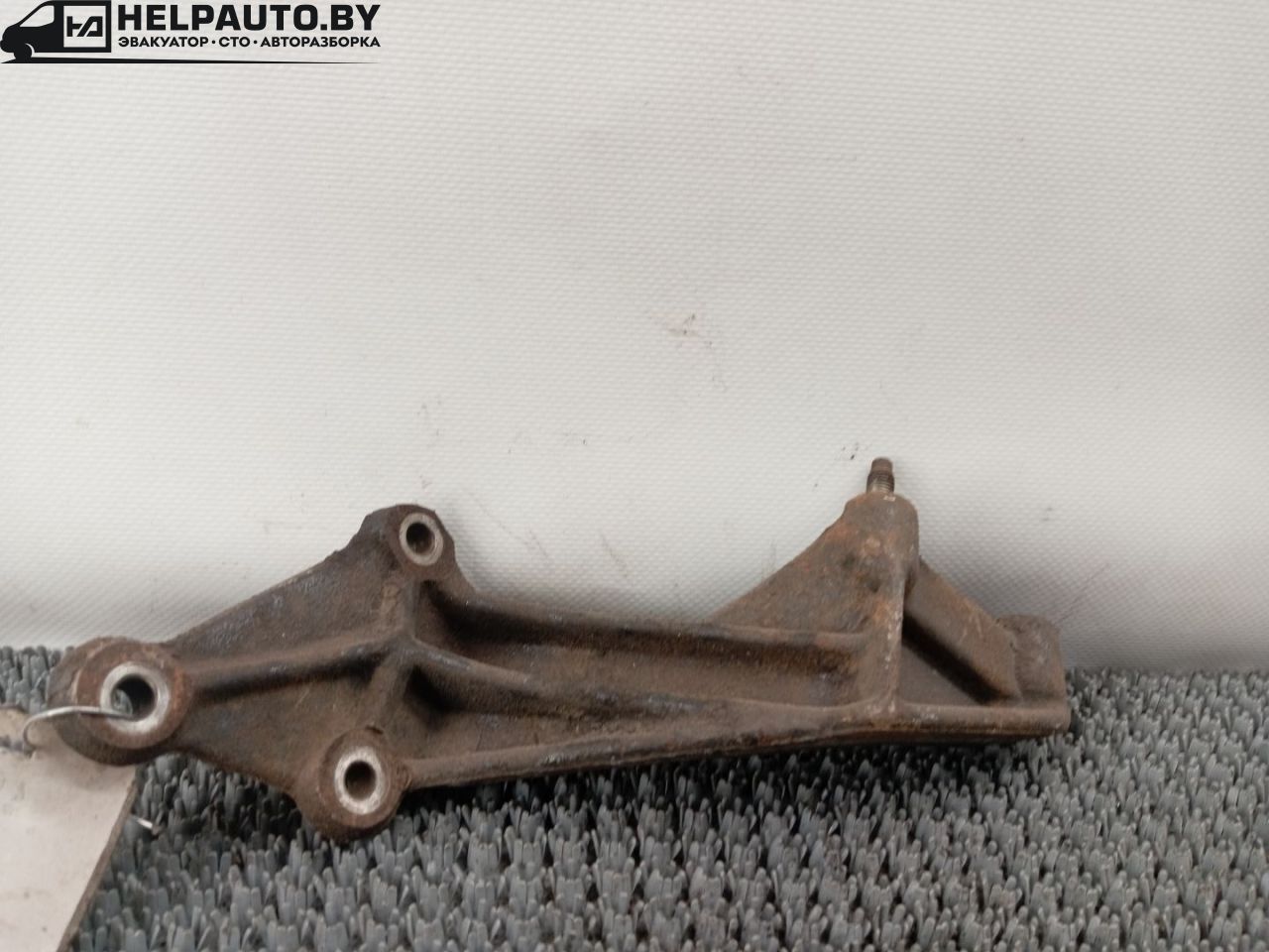 кронштейн полуоси Ford Mondeo 2 поколение 1998, 1.8 л., дизель, МКПП, синий, хетчбэк 5 дв., передний привод - фото №1