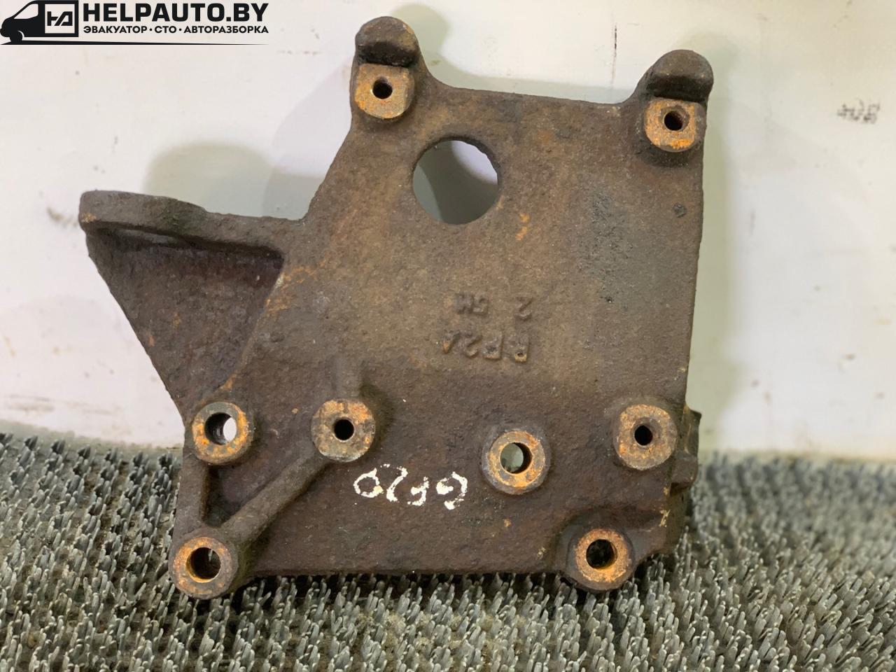 кронштейн двигателя Mazda 626 GF 1997, 2.0 л., дизель, МКПП, зелёный, седан, передний привод - фото №1