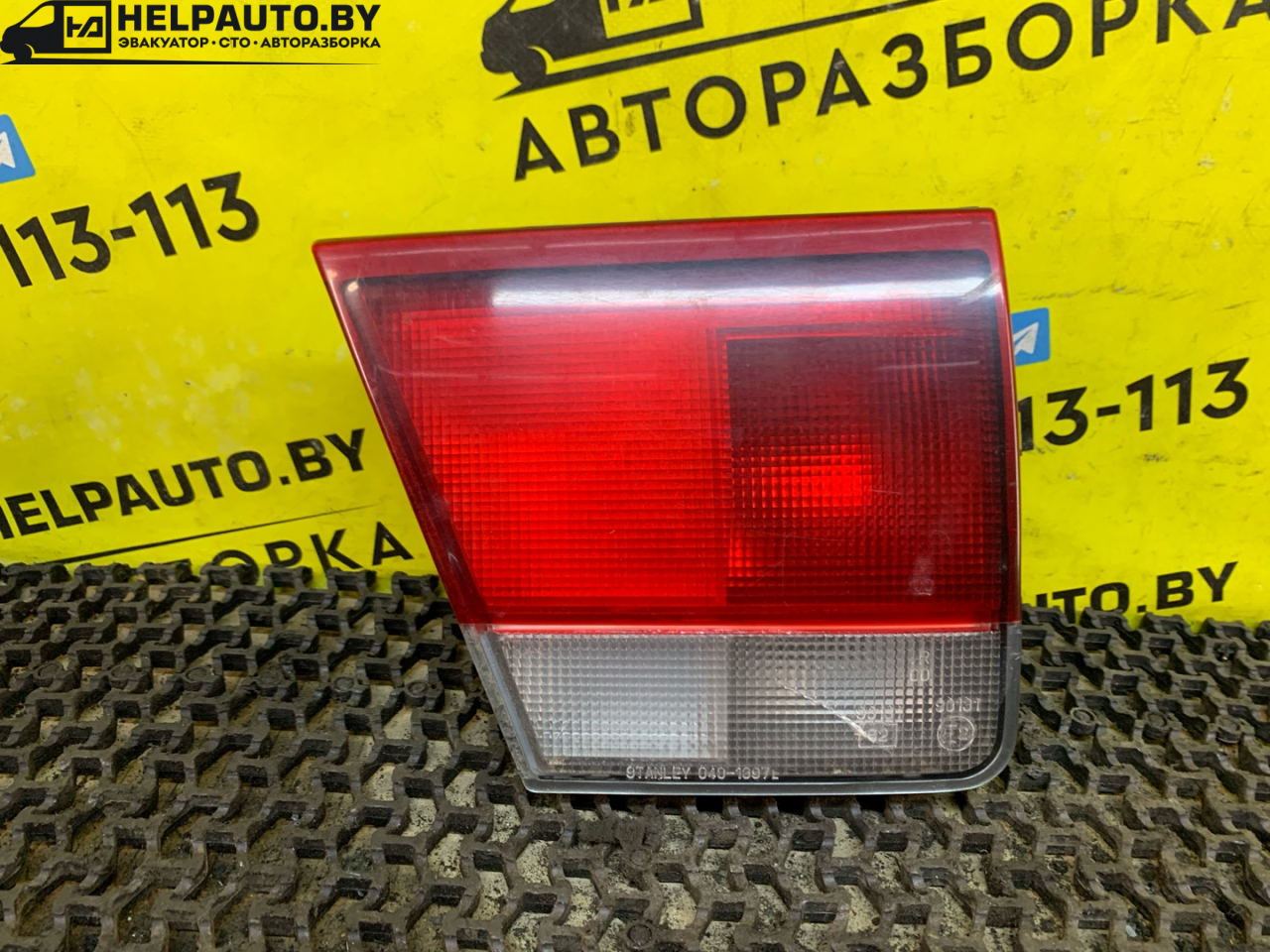 фонарь крышки багажника левый Mazda 626 GE 1994, 1.8 л., FP, бензин, МКПП, бордовый, седан, передний привод - фото №1