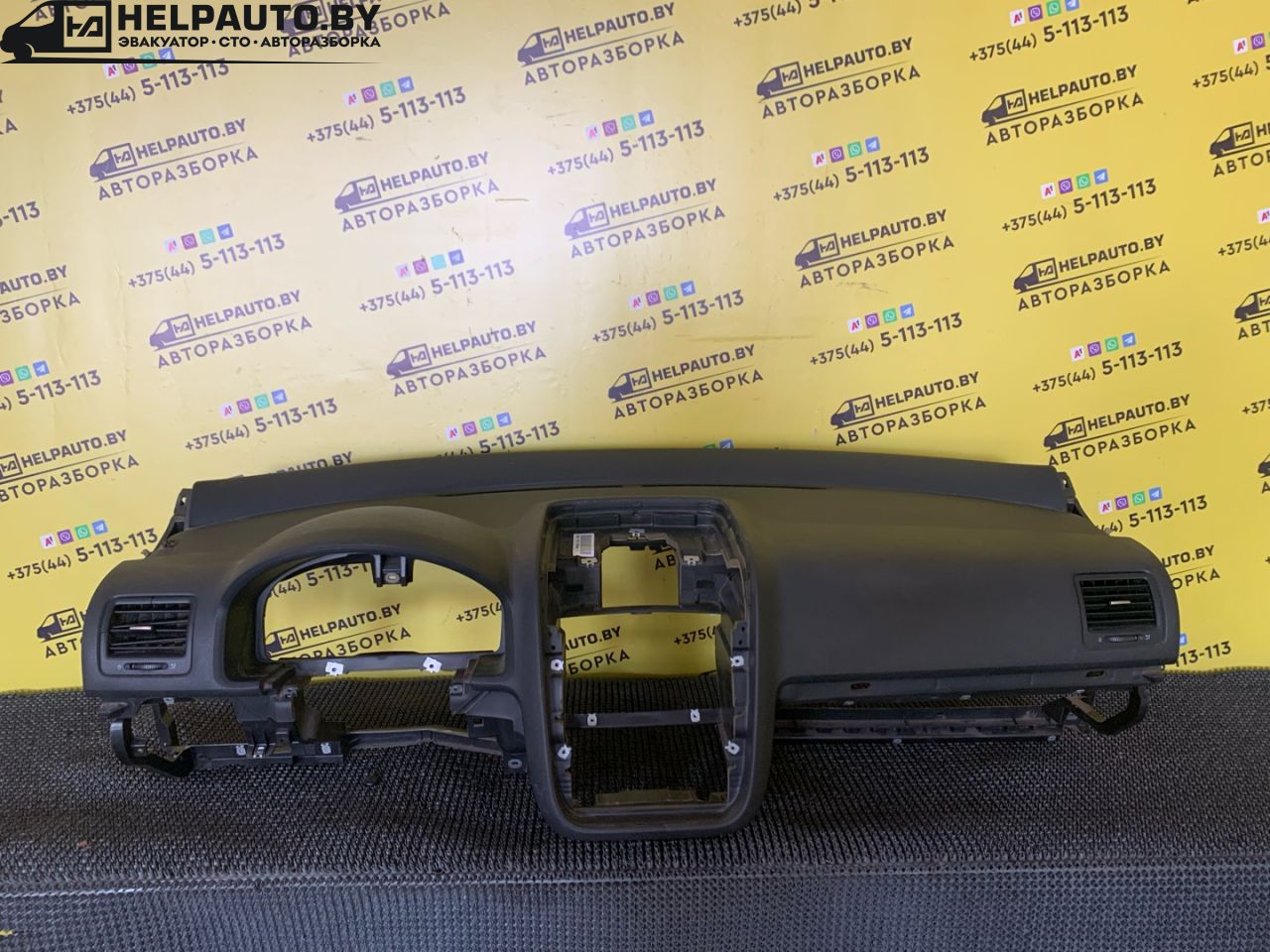 панель передняя салона (торпедо) Volkswagen Golf 5 поколение 2008, 1.4 л., BUD, бензин, 5МКПП, синий, хетчбэк 5 дв., передний привод - фото №1