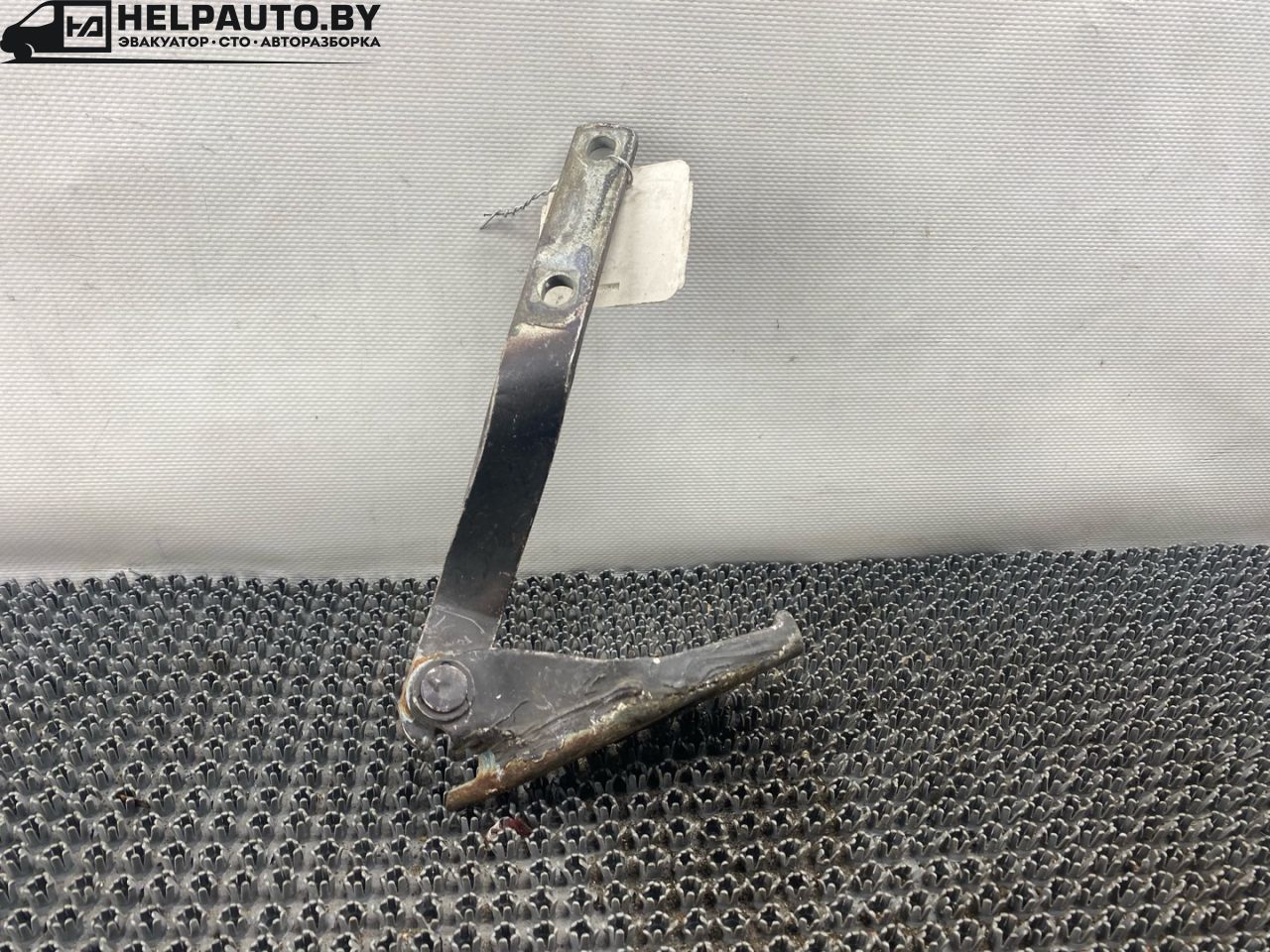 петля капота правая Volkswagen Golf 3 поколение 1993, 1.4 л., i, бензин, МКПП, хетчбэк 5 дв., передний привод - фото №1