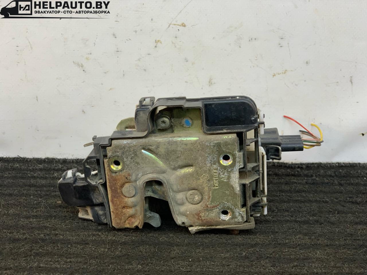 замок двери задней правой Volkswagen Vento 1 поколение 1991, 1.8 л., бензин, МКПП, серый, седан, передний привод - фото №1