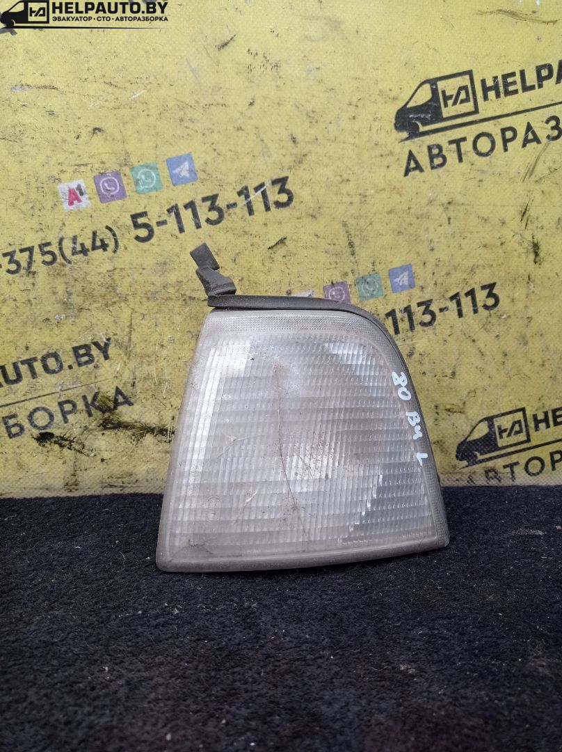 поворотник левый Audi 80 8C/B4 1994, 2.0 л., бензин, МКПП, зеленый, седан, передний привод - фото №1
