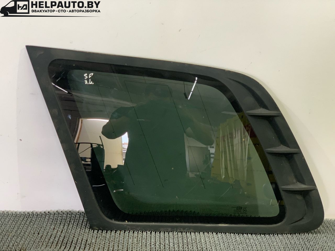 стекло кузовное боковое левое Hyundai Santa Fe 1 поколение (SM) 2003, 2.4 л., бензин, МКПП, внедорожник 5 дв. - фото №1