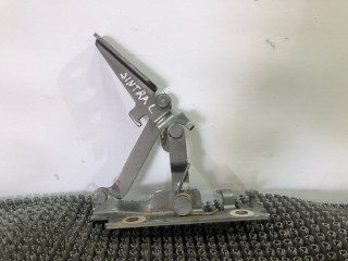 петля капота левая Opel Sintra 1 поколение 1999, 2.2 л., X 22 XE, бензин, МКПП, белый, минивэн, передний привод