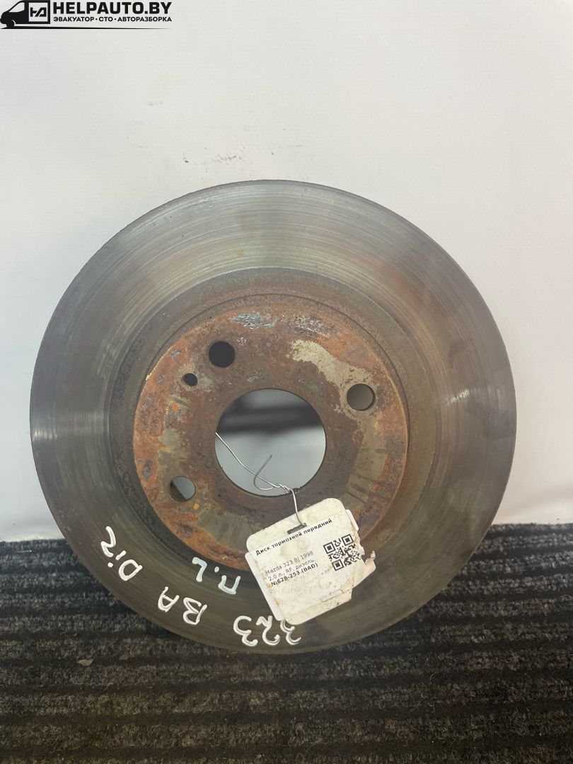 диск тормозной передний Mazda 323 6 поколение 1998, 2.0 л., дизель, МКПП, синий, хетчбэк 3 дв. - фото №1