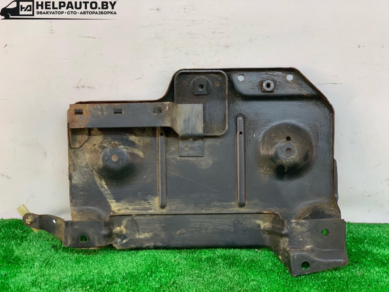 полка аккумулятора Volkswagen Vento 1 поколение 1991, 1.8 л., бензин, МКПП, серый, седан, передний привод - фото №1