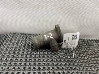 фланец (тройник) системы охлаждения Volkswagen Transporter T3 (1979 - 1982)