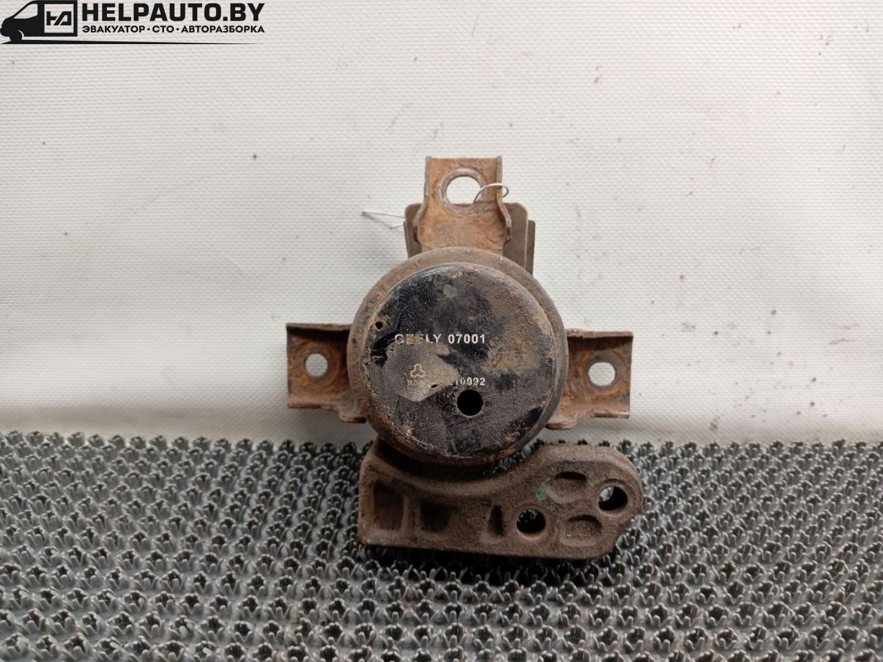подушка крепления двигателя Geely CK Otaka 1 поколение CK-1 2007, 1.5 л., MR479A, бензин, МКПП, золотистый, седан, передний привод - фото №1