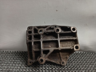 кронштейн компрессора кондиционера Fiat Punto 2 поколение 2002, 1.8 л., 188 A6.000, бензин, МКПП, серый, хетчбэк 3 дв., передний привод
