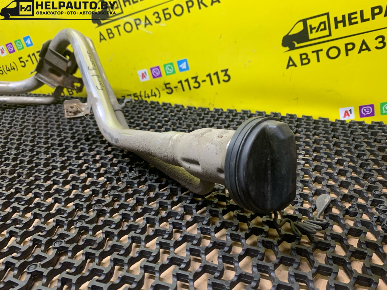 горловина топливного бака Ford Focus 2 поколение 2006, 1.6 л., HWDA, бензин, МКПП, красный, хетчбэк 5 дв., передний привод - фото №1