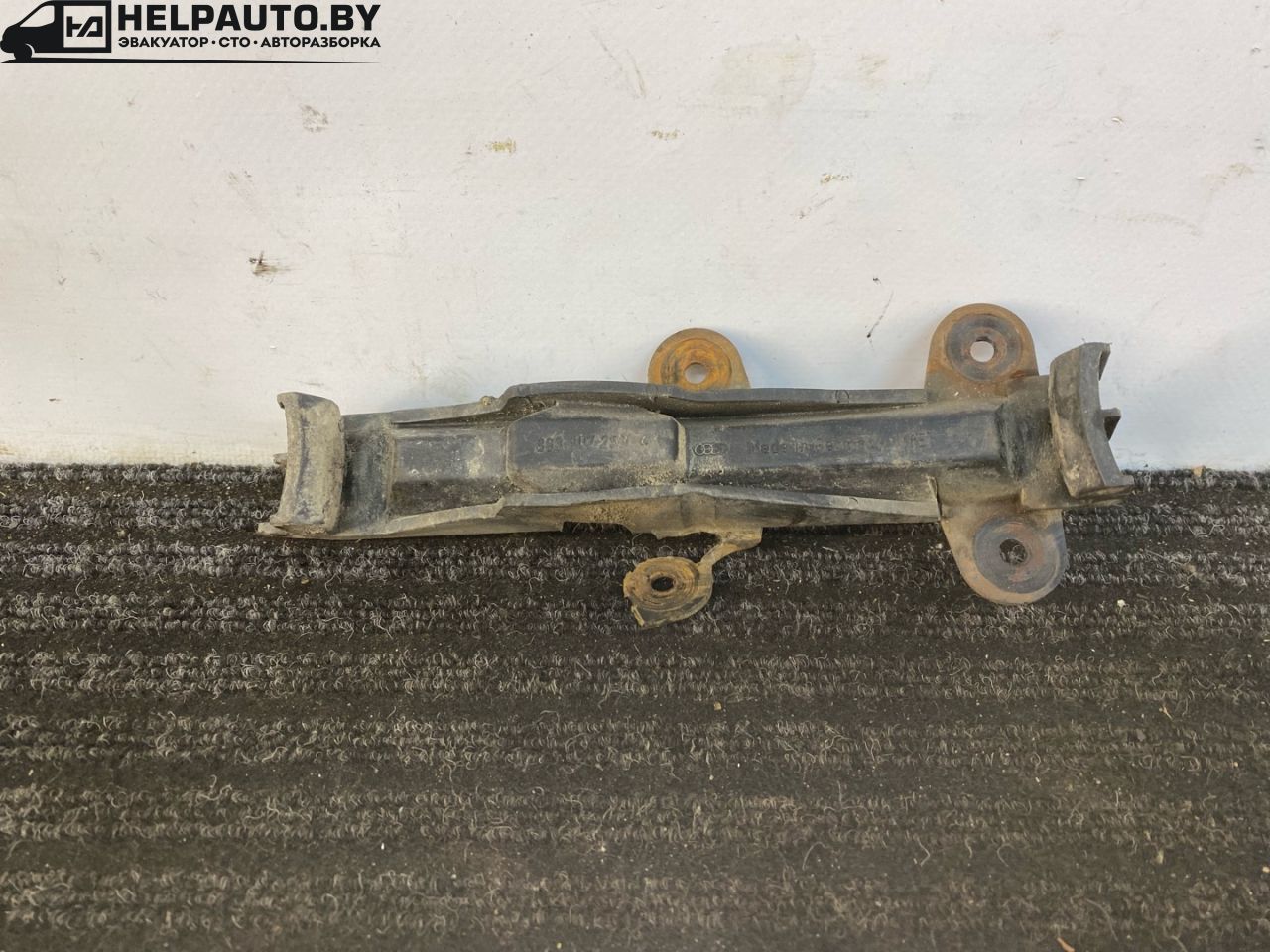Крепление бампера переднего Audi 80 B3 89/B3 1987, 1.8 л., бензин, МКПП, серый, седан, передний привод, 893807253 - фото №1