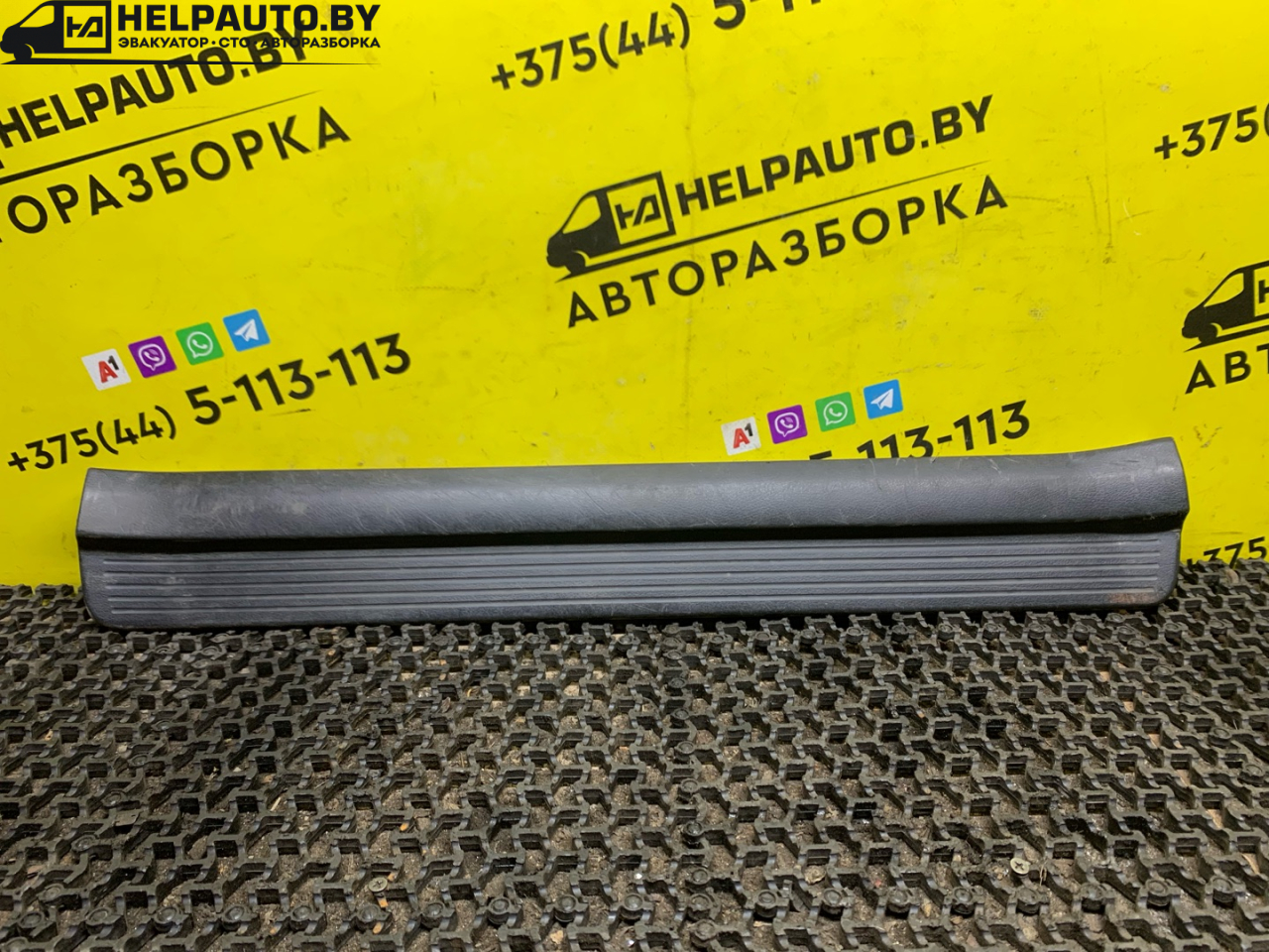 накладка на порог внутренняя Mazda Xedos 9 1 поколение 1996, 2.5 л., бензин, МКПП, темно синий, седан, передний привод - фото №1
