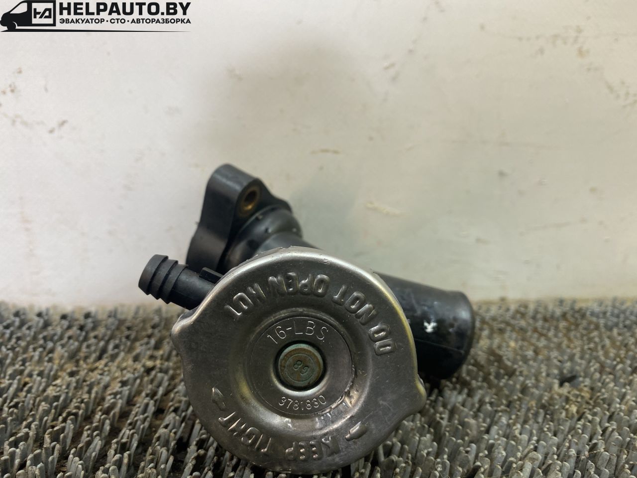 фланец (тройник) системы охлаждения Chrysler Neon 1 поколение 1996, 2.0 л., бензин, МКПП, синий, седан, передний привод - фото №1