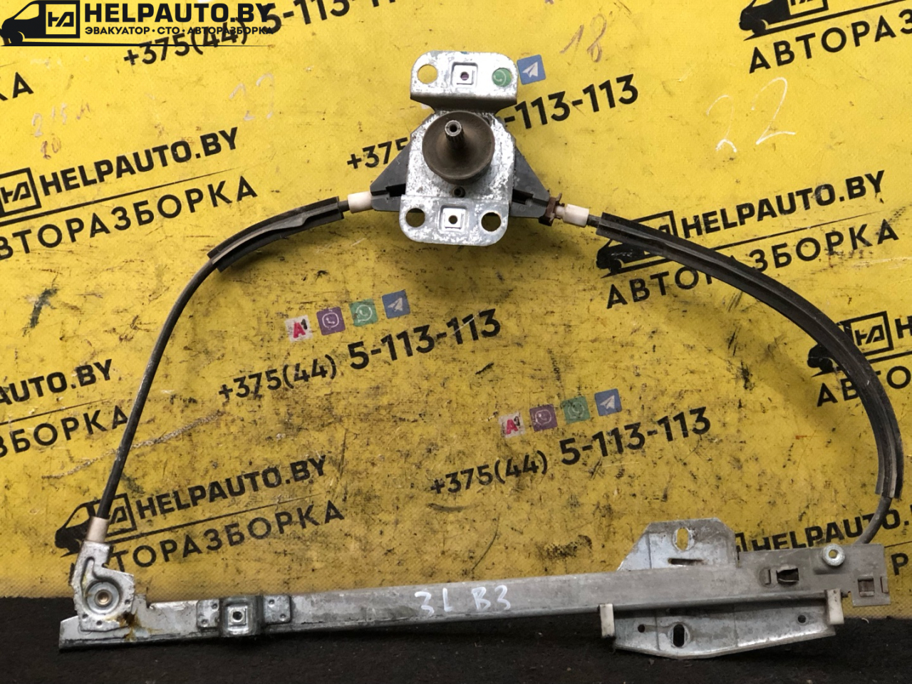стеклоподъемник задний левый Volkswagen Passat B3 1988, 1.8 л., бензин, МКПП, белый, седан, передний привод - фото №1