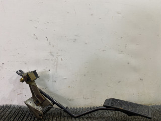 педаль Nissan Bluebird T12/T72 1987, 2.0 л., бензин, МКПП, бордовый, хетчбэк 5 дв., передний привод