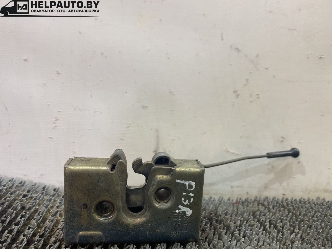 замок двери передней правой Volkswagen Polo 2 поколение 1990, 1.3 л., бензин, МКПП, синий, хетчбэк 3 дв., передний привод - фото №1