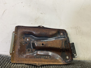 полка аккумулятора Nissan Bluebird T12/T72 1987, 2.0 л., бензин, МКПП, бордовый, хетчбэк 5 дв., передний привод