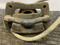 суппорт передний правый Geely MK 1 поколение 2012, 1.5 л., MR479QA, бензин, 5МКПП, черный, седан, передний привод - фото №5
