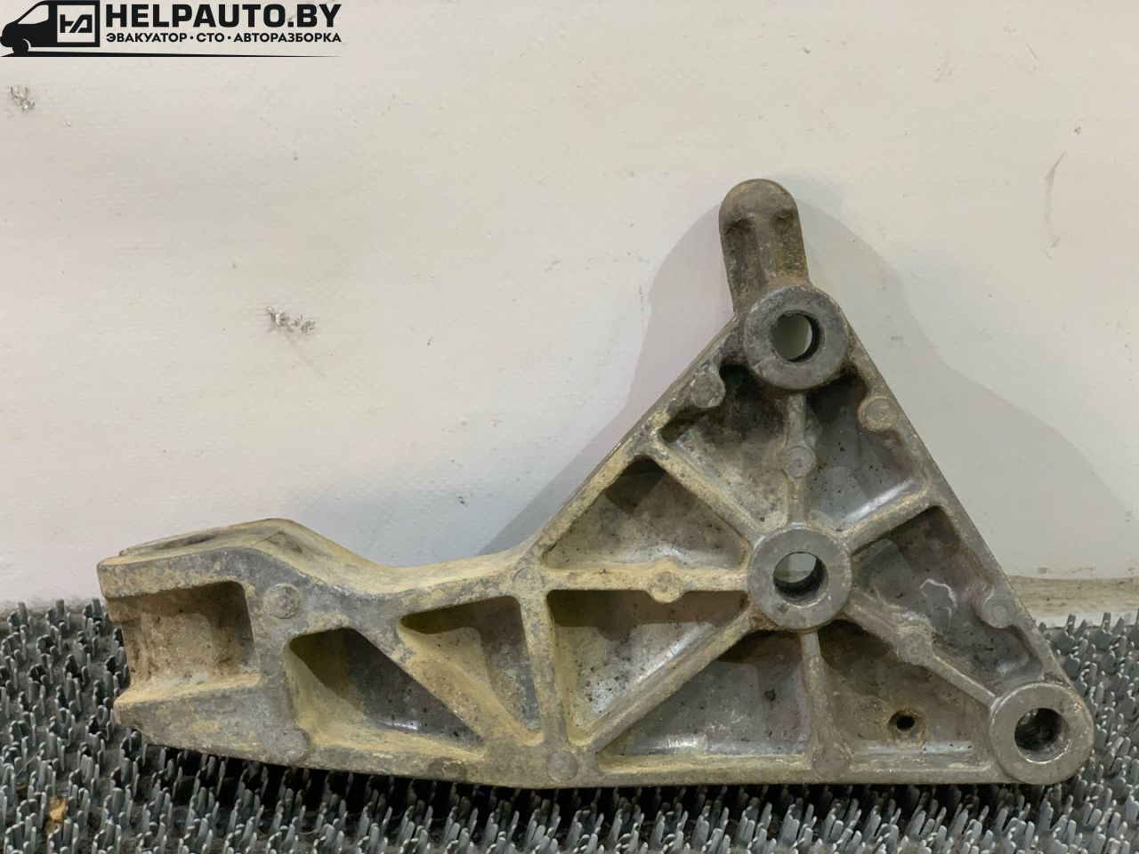 кронштейн КПП Opel Zafira 1 поколение (A) 1999, 2.0 л., бензин, МКПП, серый, передний привод, 13174501 - фото №1