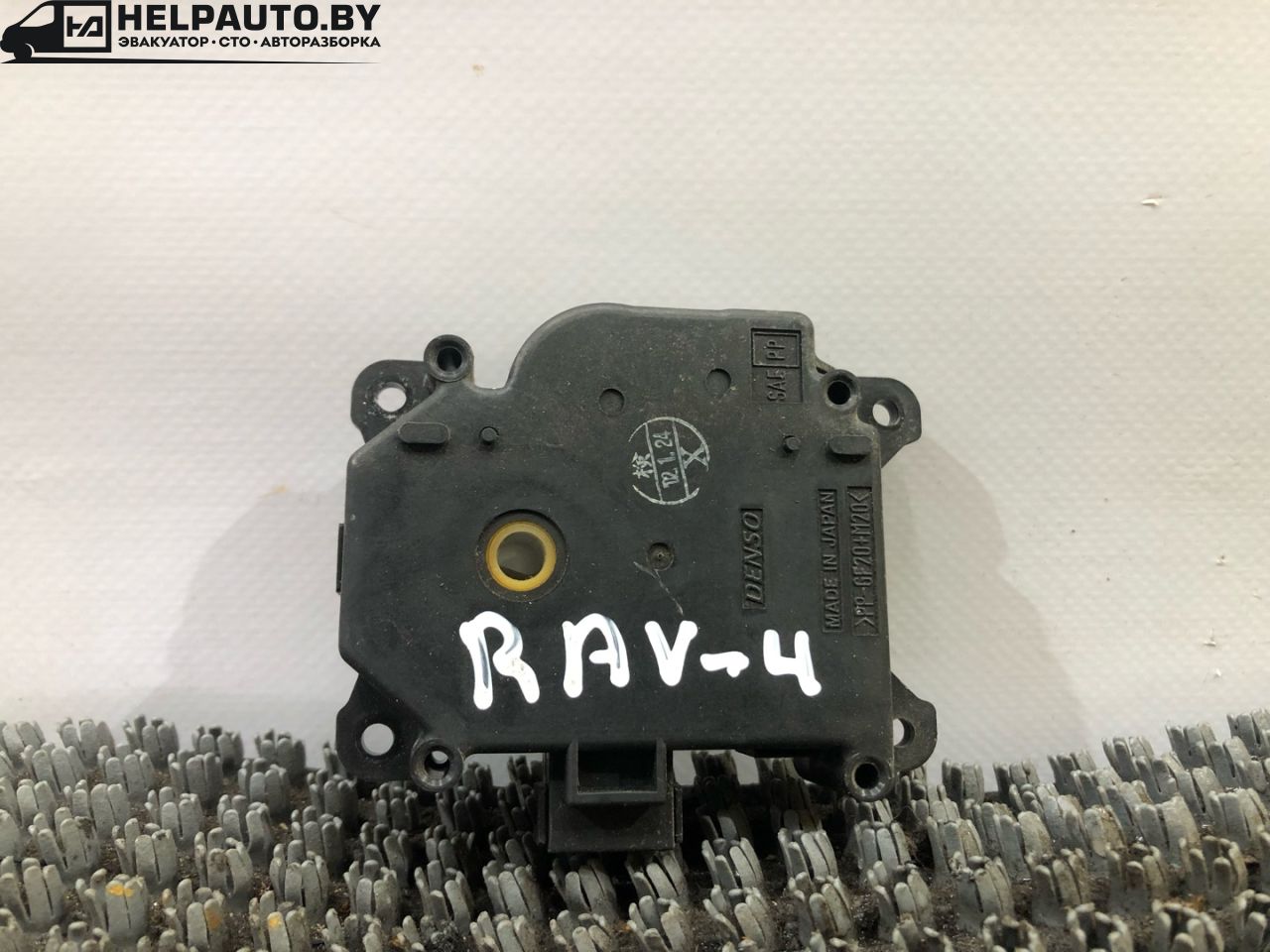 моторчик заслонки печки Toyota RAV4 2 поколение (XA20) 2002, 2.0 л., дизель, МКПП, серебристый, седан - фото №1