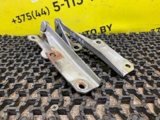 петля капота Mitsubishi Carisma 1 поколение (1995 - 1999), 1.8 л., 4G93 (GDI), бензин, МКПП, серебро, хетчбэк 5 дв., передний привод