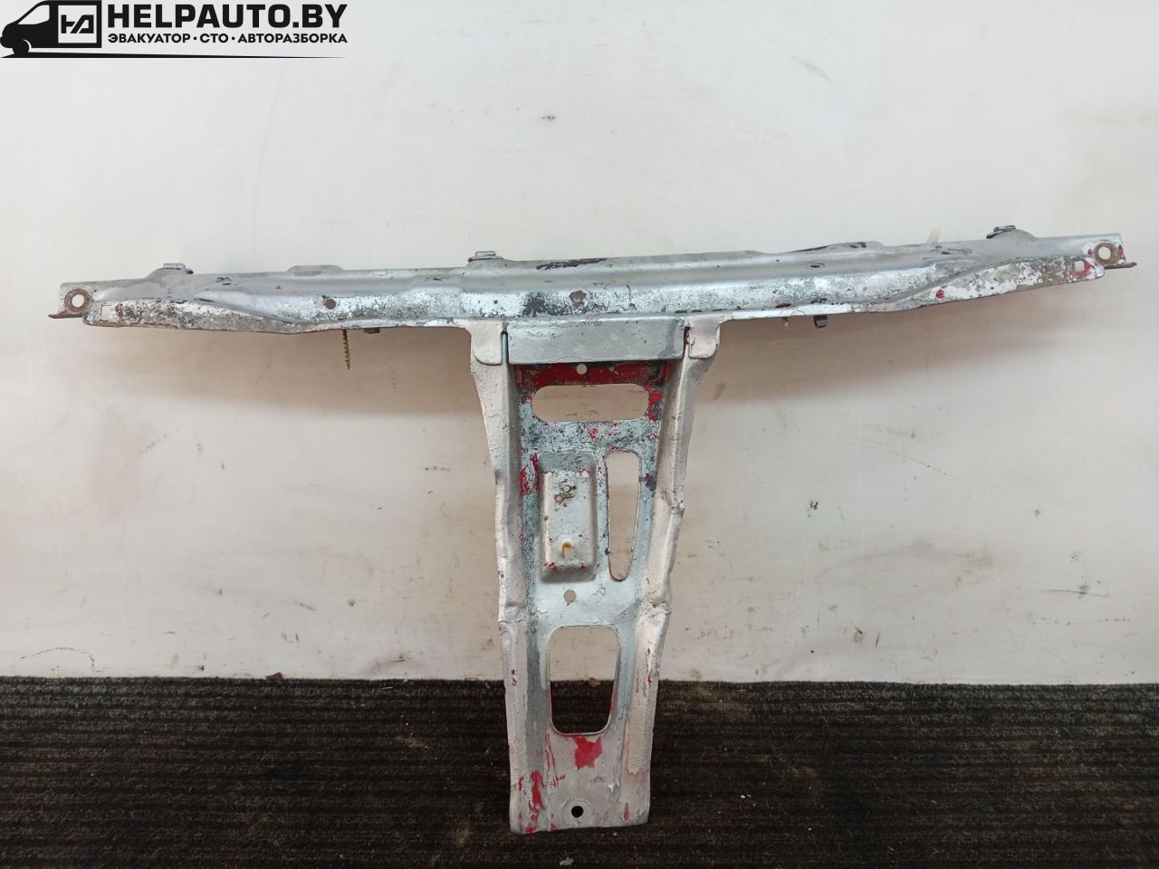 передняя панель крепления облицовки (телевизор) Audi 80 B3 89/B3 1991, 1.8 л., бензин, МКПП, серебристый, седан, передний привод - фото №1