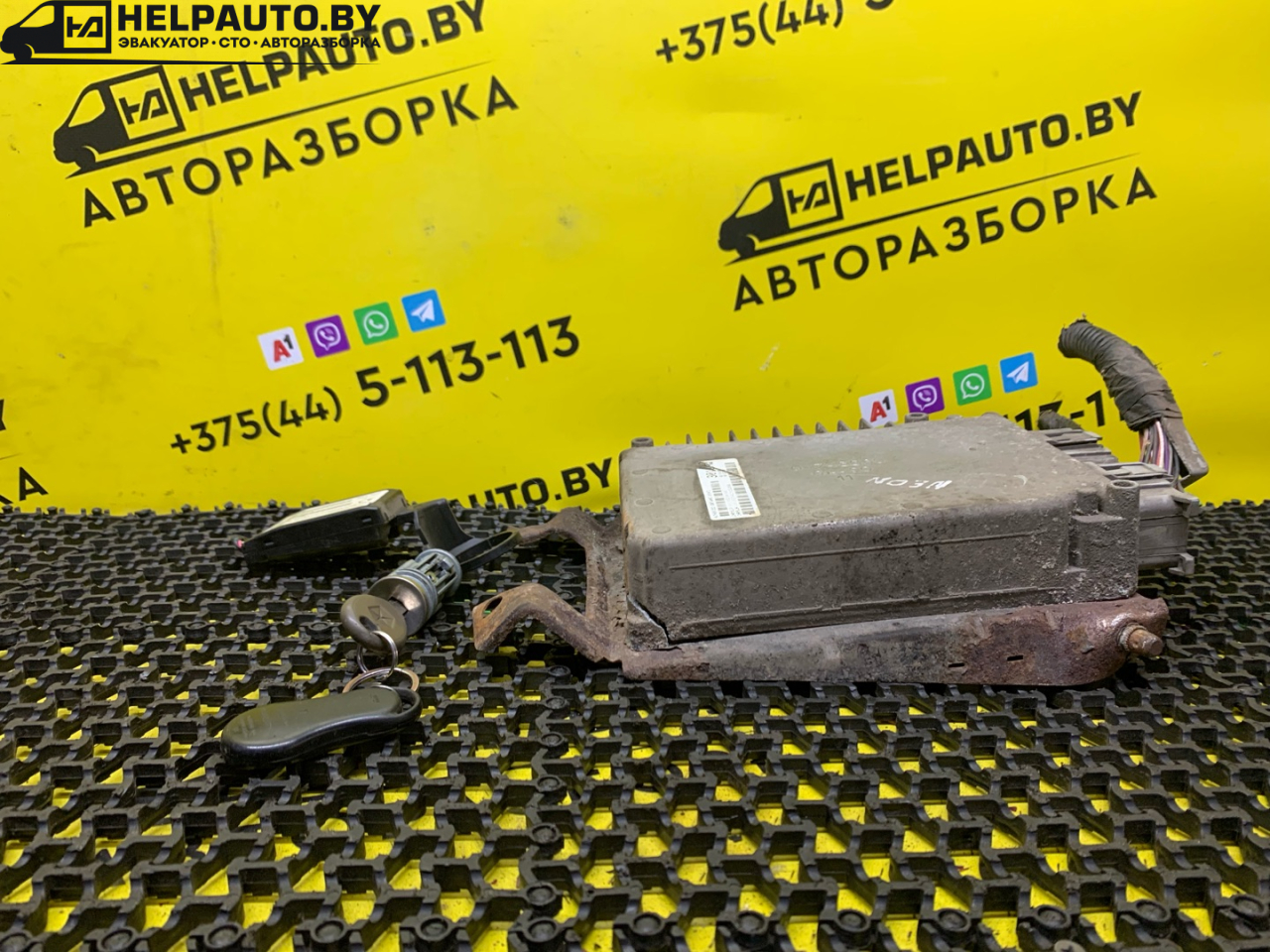 блок управления двигателем Dodge Neon 2 поколение 2000, 2.0 л., ECH, бензин, АКПП, белый - фото №1