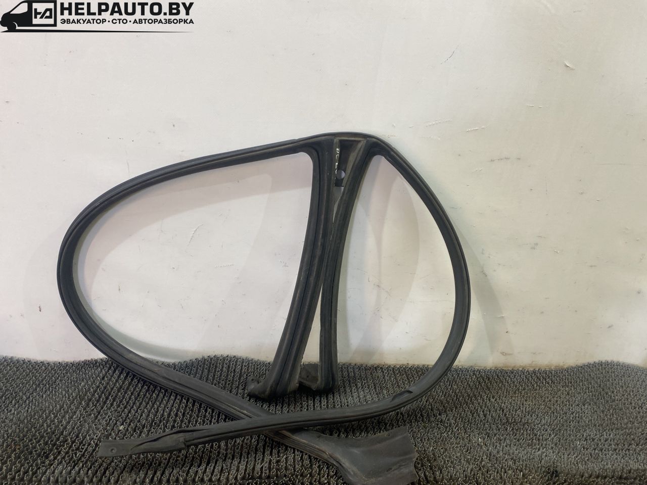 уплотнитель двери Chrysler Neon 1 поколение 1996, 2.0 л., бензин, МКПП, синий, седан, передний привод - фото №1