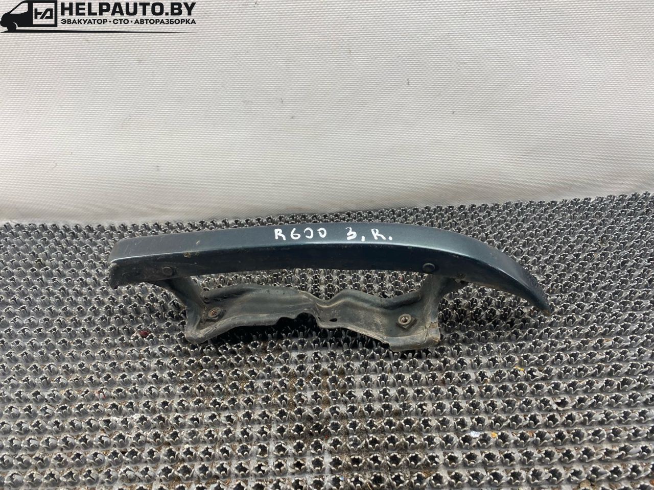 ус под фонарь правый Rover 600 Series 1 поколение FF 1998, 2.0 л., дизель, МКПП, зеленый, седан, передний привод - фото №1