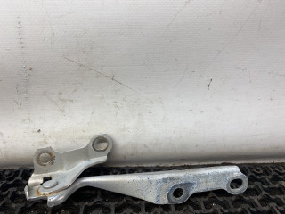 петля капота левая Toyota Yaris P1 2001, 1.0 л., 1SZ-FE, бензин, МКПП, серебро, хетчбэк 5 дв., передний привод