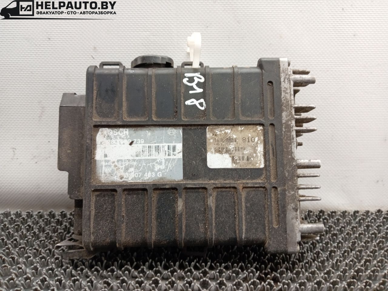 блок управления двигателем Audi 80 B3 89/B3 1991, 1.8 л., бензин, МКПП, серебристый, седан, передний привод - фото №1