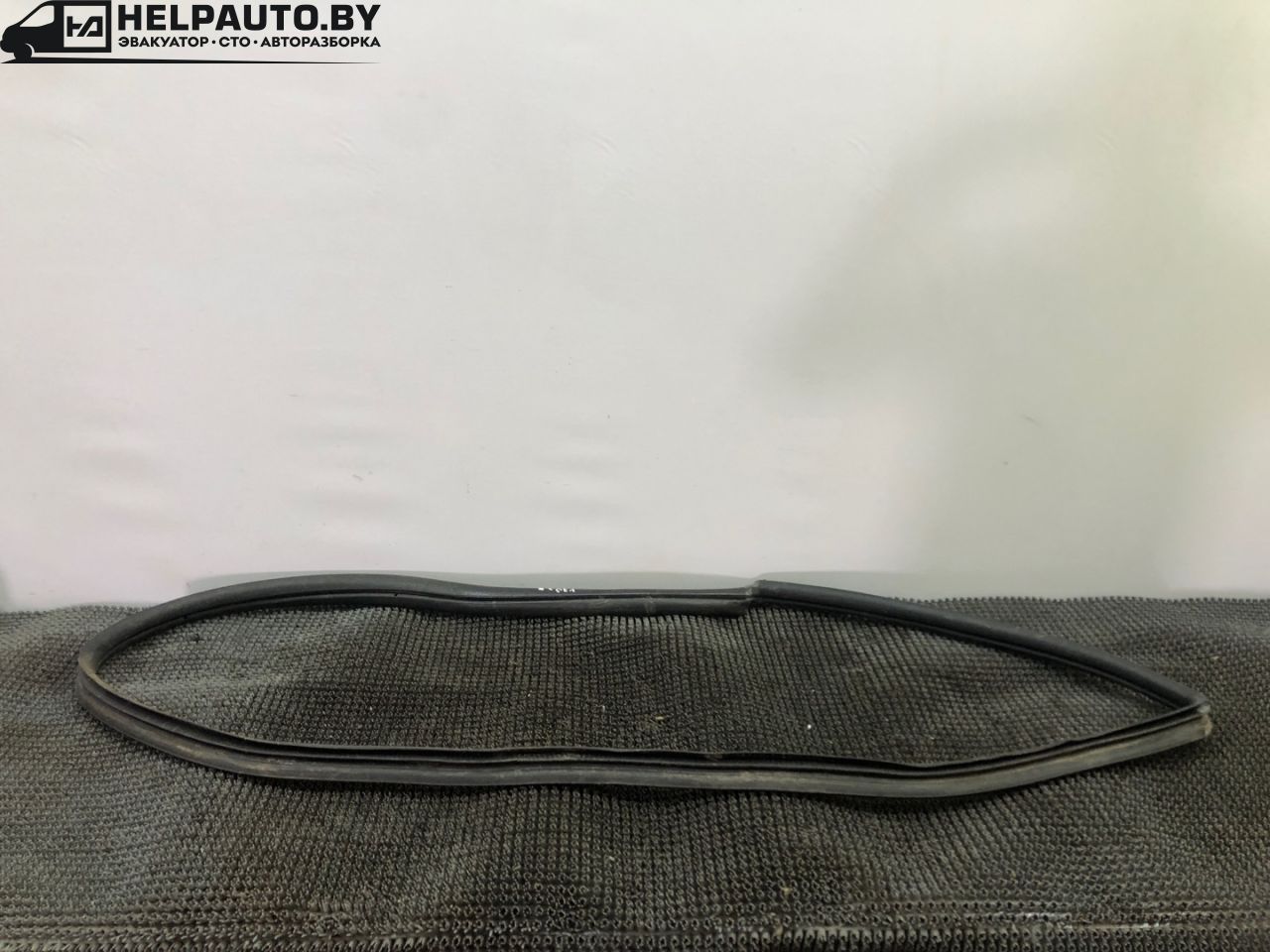 уплотнитель двери Volvo S70 1 поколение 2000, 2.5 л., D 5252 T, дизель, МКПП, черный, седан, передний привод - фото №1