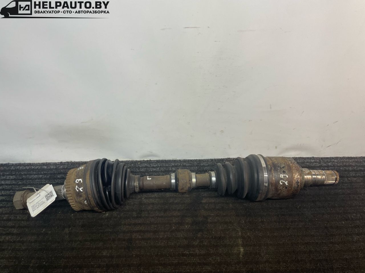 полуось передняя левая (приводной вал, ШРУС) Nissan Maxima A32 1997, 2.0 л., VQ20DE, бензин, 5МКПП, зеленый, седан, передний привод - фото №1