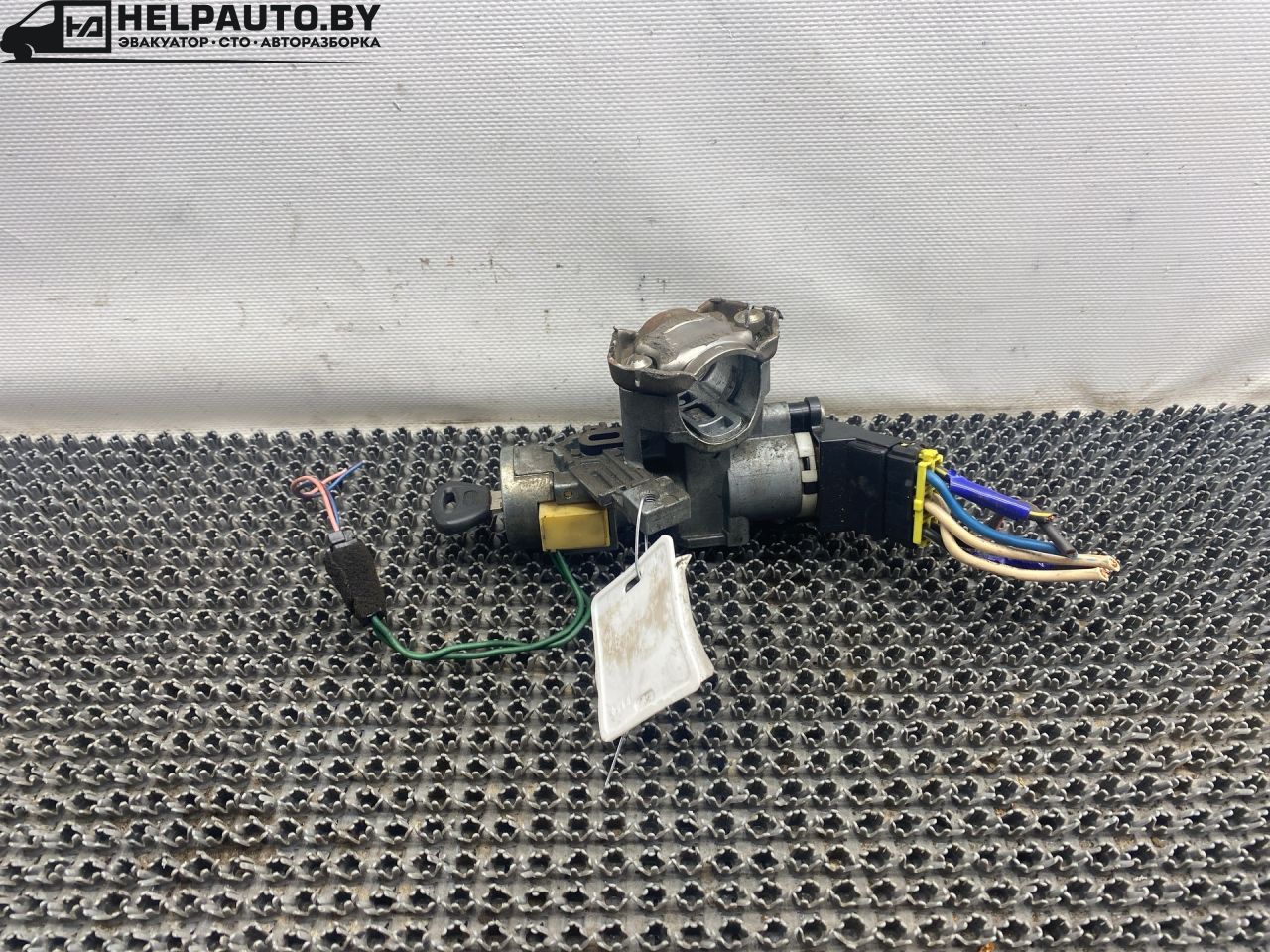 замок зажигания Mazda 626 GE 1994, 1.8 л., FP, бензин, МКПП, бордовый, седан, передний привод - фото №1