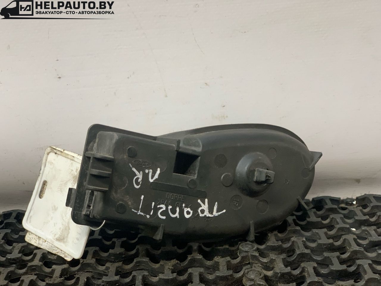 ручка внутренняя передняя правая Ford Transit 6 поколение 2003, 2.4 л., дизель, 5МКПП, серебро, задний привод - фото №1