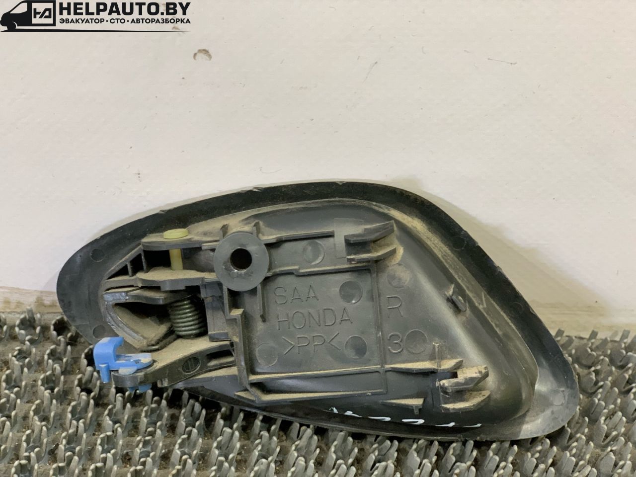ручка внутренняя задняя правая Honda Jazz 1 поколение 2002, 1.3 л., L13B, бензин, МКПП, голубой, хетчбэк 5 дв., передний привод - фото №1